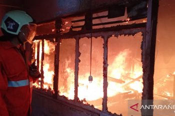 Kebakaran di dekat Stasiun Kemayoran menghanguskan delapan rumah