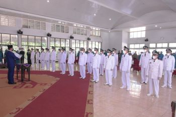 Bupati Waykanan lantik kepala kampung di tiga kecamatan