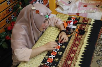 Kemitraan perajin tapis dan UMKM strategi bertahan di masa pandemi