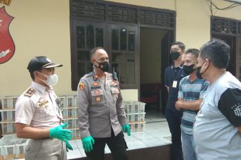 KSKP Bakauheni tangkap dan lepasliarkan ribuan burung asal Sumsel