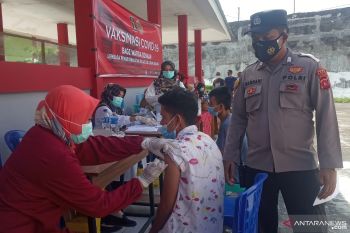 Tingkatkan daya tahan tubuhnya, 328 warga binaan Lapas Lubukbasung Agam divaksin COVID-19