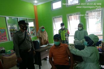 Vaksinasi COVID-19 terus berlanjut di Polsek Sungai Beremas Pasaman Barat