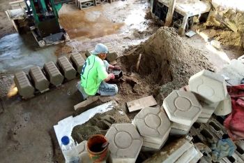 Usaha batako yang tetap kokoh meski dilanda pandemi