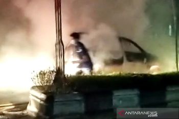 Seorang warga Kotim selamat saat mobilnya terbakar
