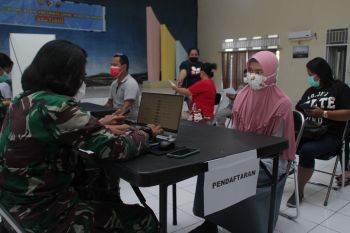 Warga sambut baik Serbuan Vaksinasi Lanud Sam Ratulangi