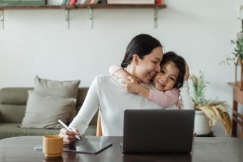 Terapkan kebiasaan digital yang sehat dalam lingkungan  keluarga