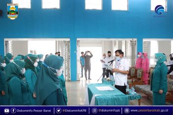 Bupati Pesisir Barat lantik ketua Lasqi dan BKMT periode 2021-2026