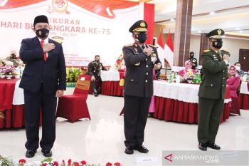 Kapolri anugerahkan Pin Emas PPKM Skala Mikro untuk Polda Kalteng