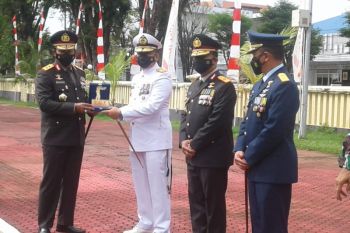 Danlantamal VIII juarai lomba menembak Hari Bhayangkara ke-75
