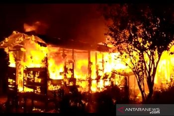 Rumah kontrakan di Ranai hangus terbakar