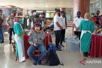12 penumpang Pesawat di Bandara SSK II  Pekanbaru  terjaring positif COVID-19