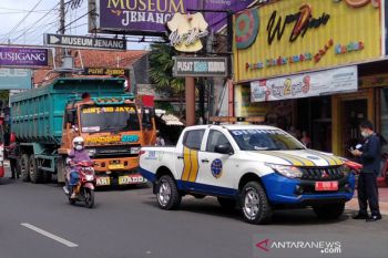Dishub Kudus tilang sejumlah truk  dump yang nekat masuk jalur kota