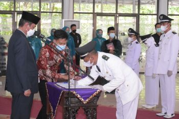 Wabup Waykanan lantik 19 kepala kampung secara serentak