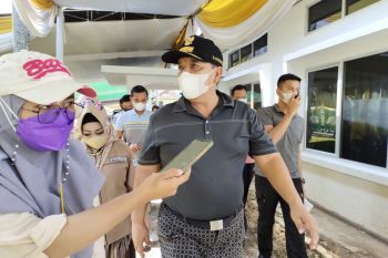 Gubernur Lampung minta warga tetap taat prokes saat vaksinasi massal