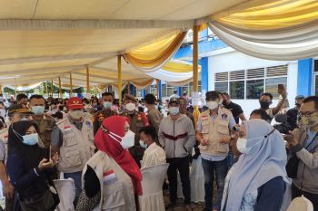Hindari kerumunan, Wali Kota Bandarlampung arahkan warganya vaksinasi di puskesmas