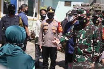 Panglima TNI Marsekal Hadi Tjahjanto sebut nakes adalah kesatria negara lawan COVID-19