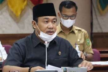 Ketua DPRD Riau disebut terima uang dari Uun untuk cicil mobil