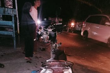 Adu jangkrik di Desa Batunyala, satu pengendara tewas