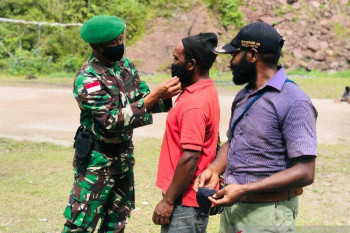 Satgas TNI edukasi prokes warga pedalaman Papua mencegah COVID-19