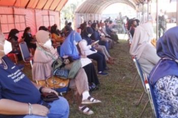 Pemkab Mamuju minta masyarakat tak panik hadapi COVID-19