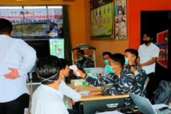 KPU Mamuju gelar vaksinasi massal guna menekan penyebaran COVID-19