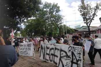 Sampaikan lima tuntutan, mahasiswa gelar aksi di DPRD Sumbar