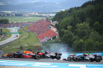 Hamilton kehilangan poin berharga di Austria karena kerusakan mobil