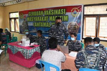 Lantamal VIII laksanakan vaksinasi COVID-19 di Pulau Mantehage