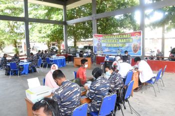 Lantamal VIII gelar Serbuan Vaksinasi masyarakat maritim di  Manado