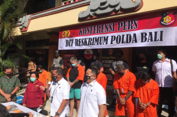 Polisi tahan WN Rusia peras pengusaha
