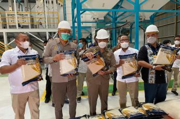 Menteri Pertanian ajak ASN TNI dan Polri konsumsi beras premium Bulog