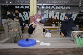 Bupati Sleman menginstruksikan pemadaman lampu jalan lebih awal selama PPKM