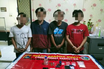 Asyik pesta narkoba, empat pengedar dan pengguna diciduk polisi
