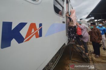 Pembatasan Penumpang Kereta Api Di Padang