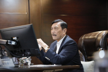 Luhut perjelas aturan masuk kerja pada  sektor esensial dan kritikal