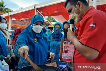 Sejumlah produk IKM dipamerkan pada Jambore PKK Sumbar di Pariaman