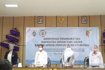 Bupati Sigi harapkan bidan ikut berperan cegah stunting