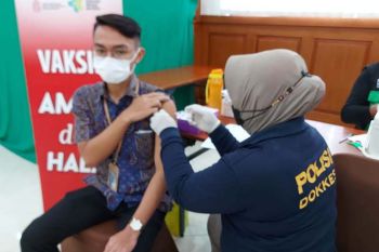 Biddokes Polda NTB vaksinasi COVID-19 karyawan PLN