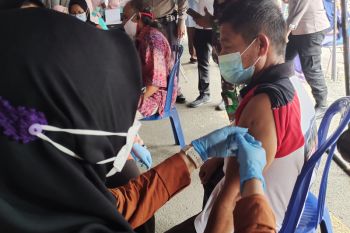 Bandarlampung tunda pelaksanaan vaksinasi bagi anak dan ibu hamil