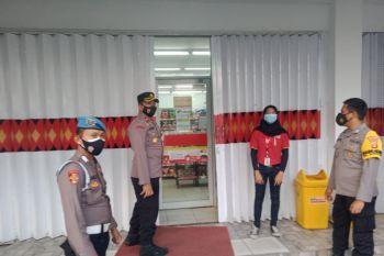 Polisi ingatkan penjual di pasar tutup lebih awal pada pelaksanaan PPKM