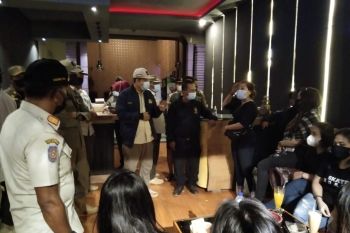 Bupati Pasaman Barat tidak akan beri izin kafe dengan kamar karaoke