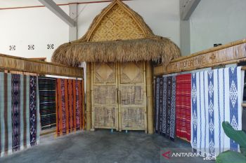 Desa Wisata Tenun Sukarara masih minim pengunjung