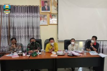 Wakil Bupati Pesisir Barat ikuti virtual sosialisasi PPKM Darurat COVID-19