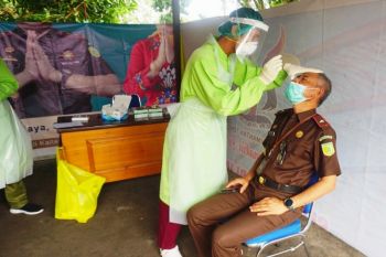 176 pegawai Kejati Kalteng jalani tes antigen