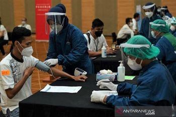 Alasan Kimia Farma tunda Vaksinasi berbayar