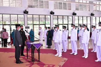 Wakil Bupati Waykanan lantik kepala kampung terpilih dari tiga kecamatan