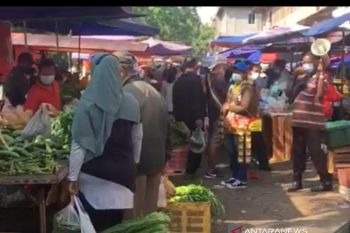 Pasar tradisional  di Batam ditata ulang saat PPKM Darurat
