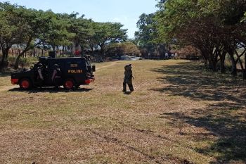 Subden 3 Den Gegana Sat Brimob Polda NTB ledakkan granat temuan warga Lunyuk Sumbawa