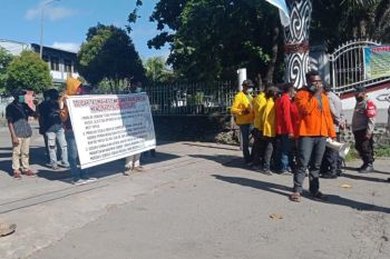 Lempari aparat, 21 mahasiswa diamankan ke Polresta Jayapura Kota