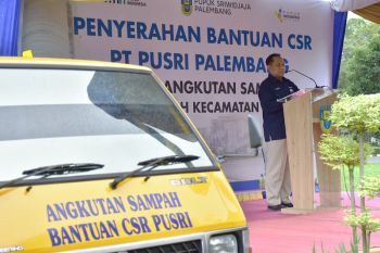 Pusri beri bantuan kendaraan angkut sampah bagi warga Kalidoni